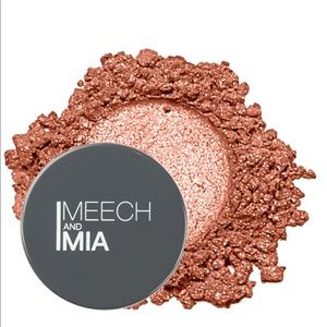 🛍3 for $15 Beige eye shadow beautiful color